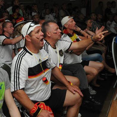 Deutschlandfans fiebern - wie hier 2014 - mit der Jogi-Elf mit.