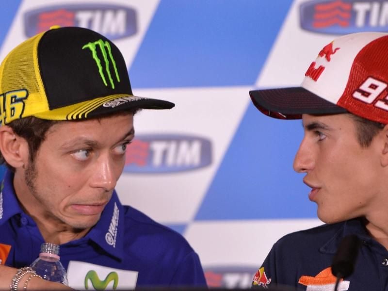 Die MotoGp hat sich in zwei Lager aufgeteilt: In das von Valentino Rossi (l) und von Marc Marquez. Foto: Maurizio Brambatti