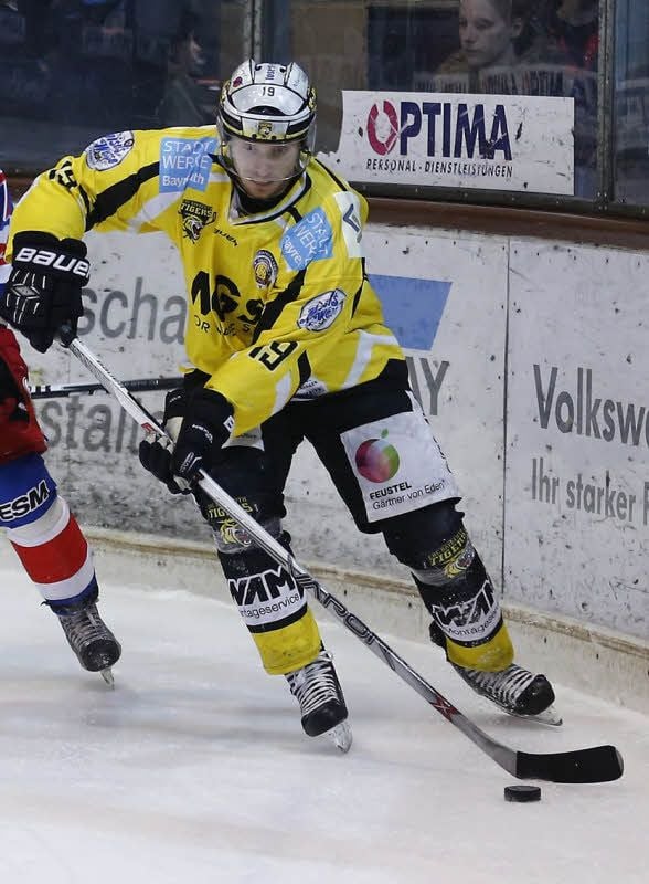 Ivan Kolozvary im Trikot des EHC Bayreuth