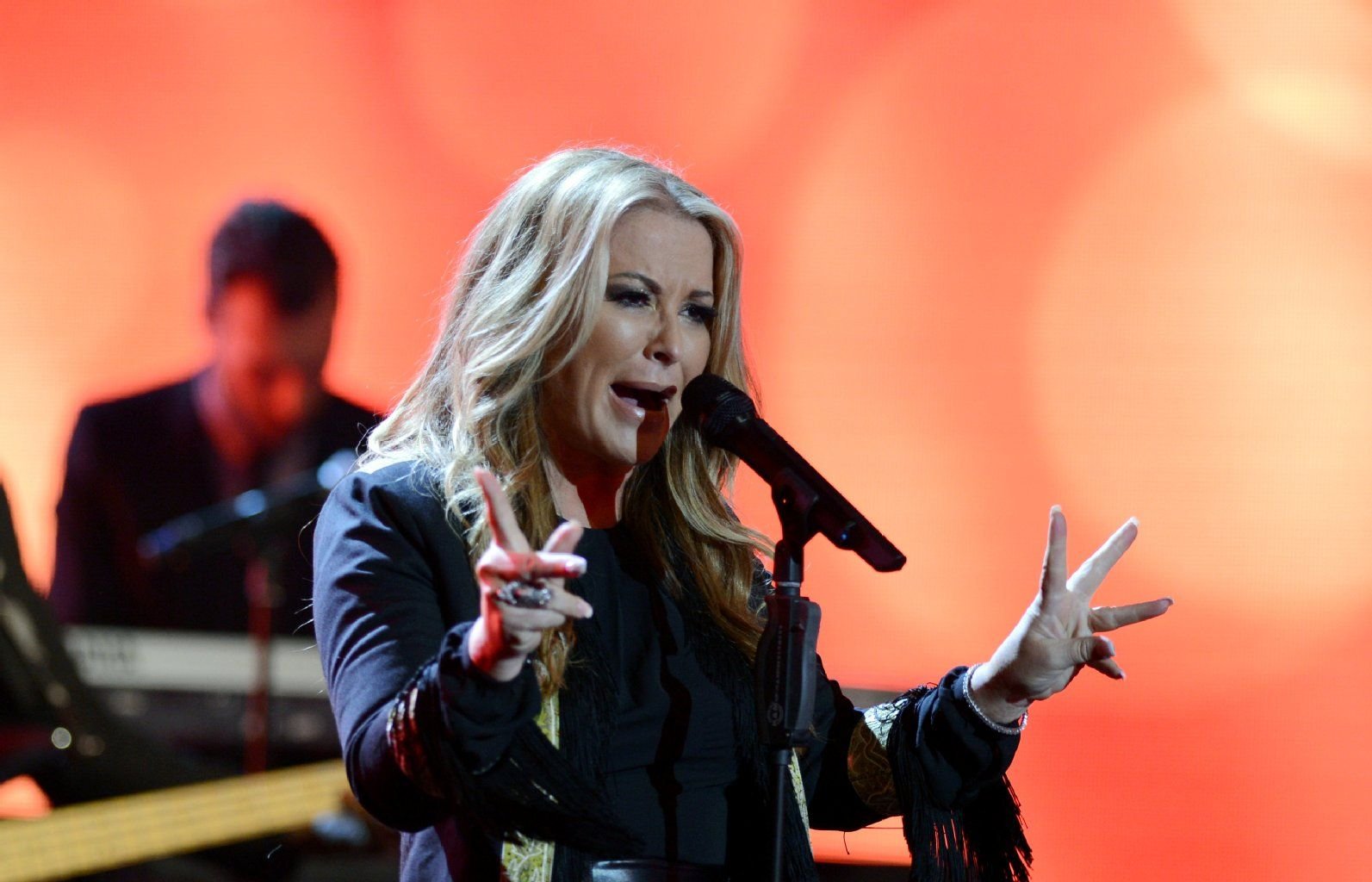 Die Sängerin Anastacia bei einem Auftritt während der Verleihung des Preises "GQ Männer des Jahres 2013" in der Komischen Oper in Berlin.