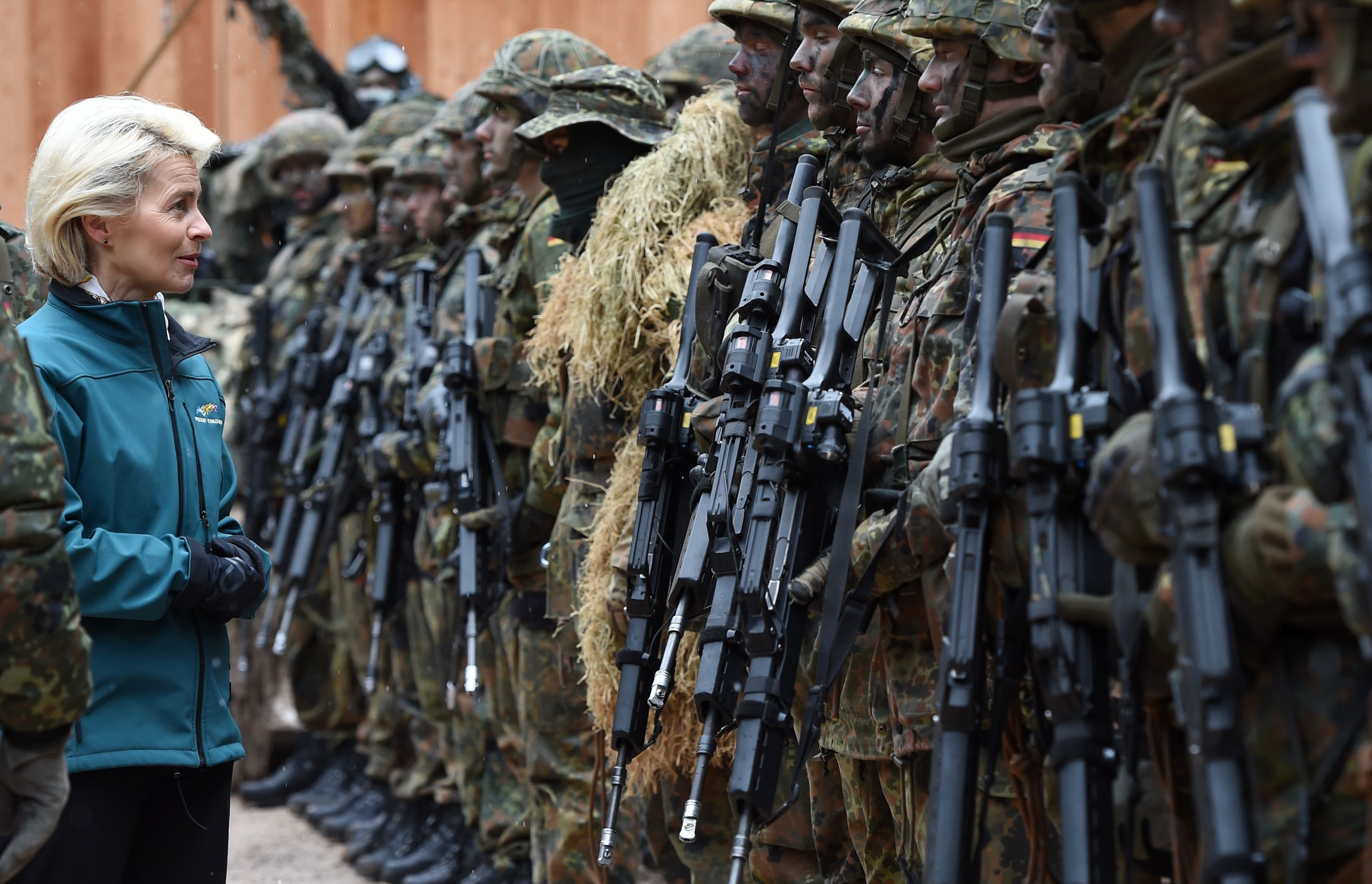 Verteidigungsministerin Ursula von der Leyen bei der Gebirgsjägertruppe der Bundeswehr.