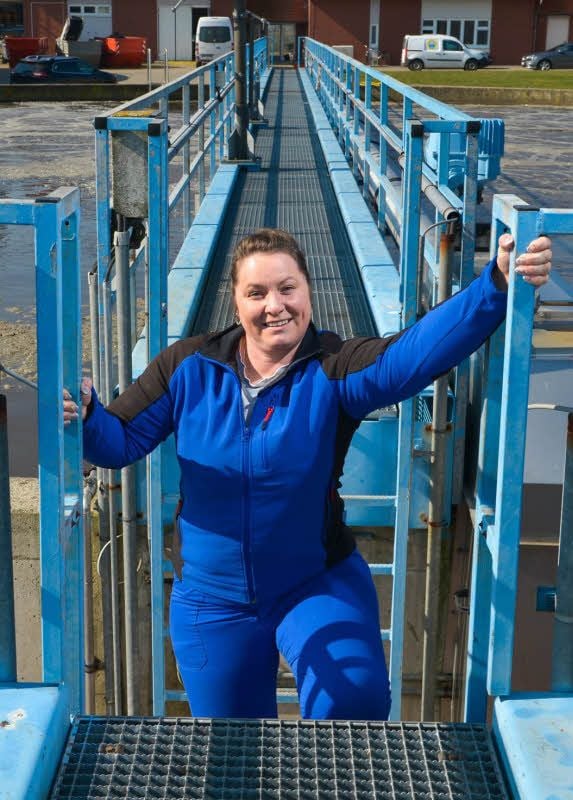 Katrin Schleußner an ihrem Arbeitsplatz.