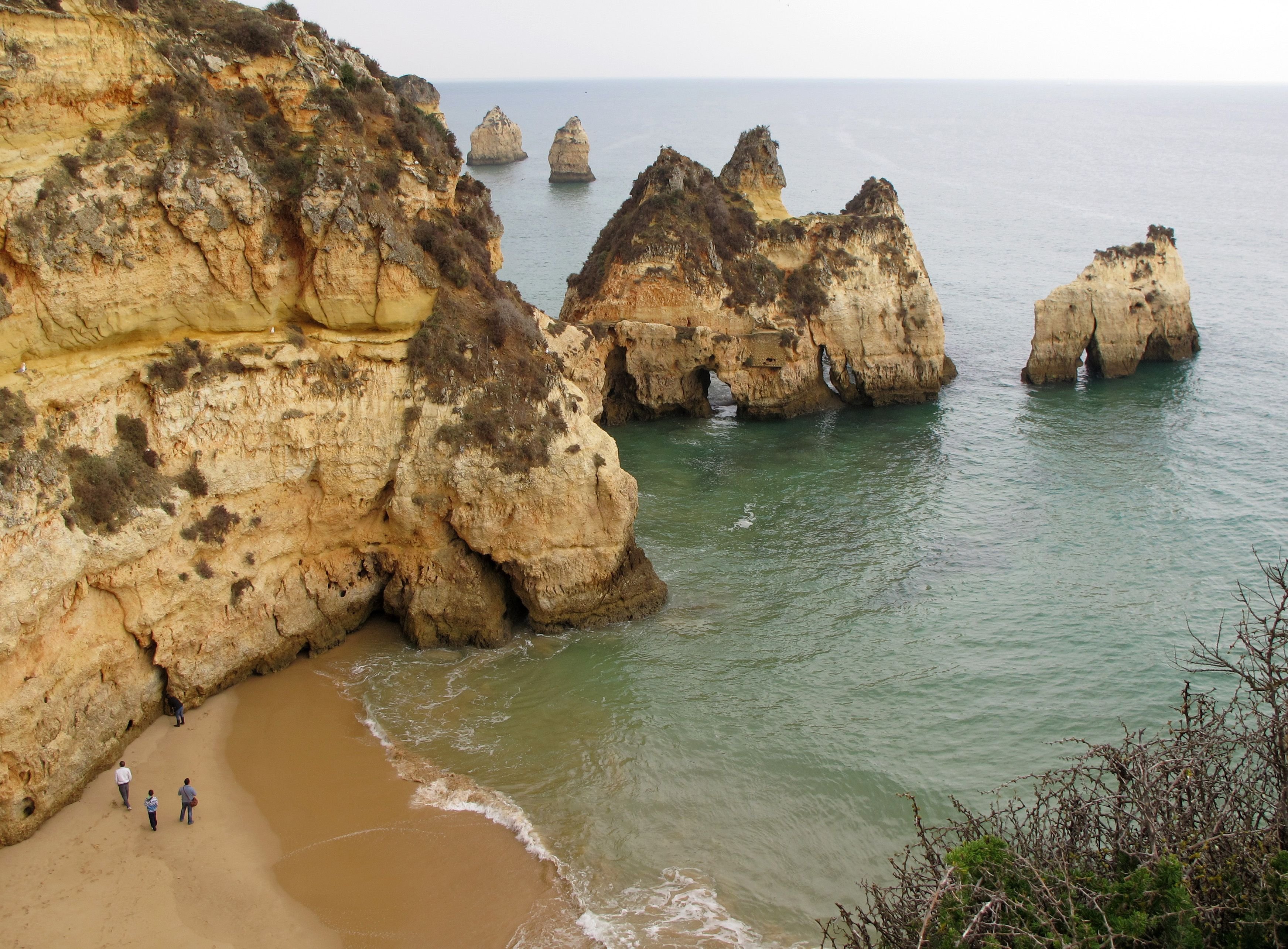 Algarve statt Antalya? Zumindest gehen die Buchungen für Portugal in diesem Jahr steil nach oben, während die Türkei unter den Werten des Vorjahres deutlich zurückbleibt.