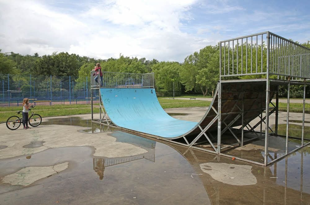 Die Halfpipe im Freizeitzentrum Häuerstraße in Braunsbedra ist kaputt und wird von der Stadt abgebaut. Für Ersatz fehlt das Geld.