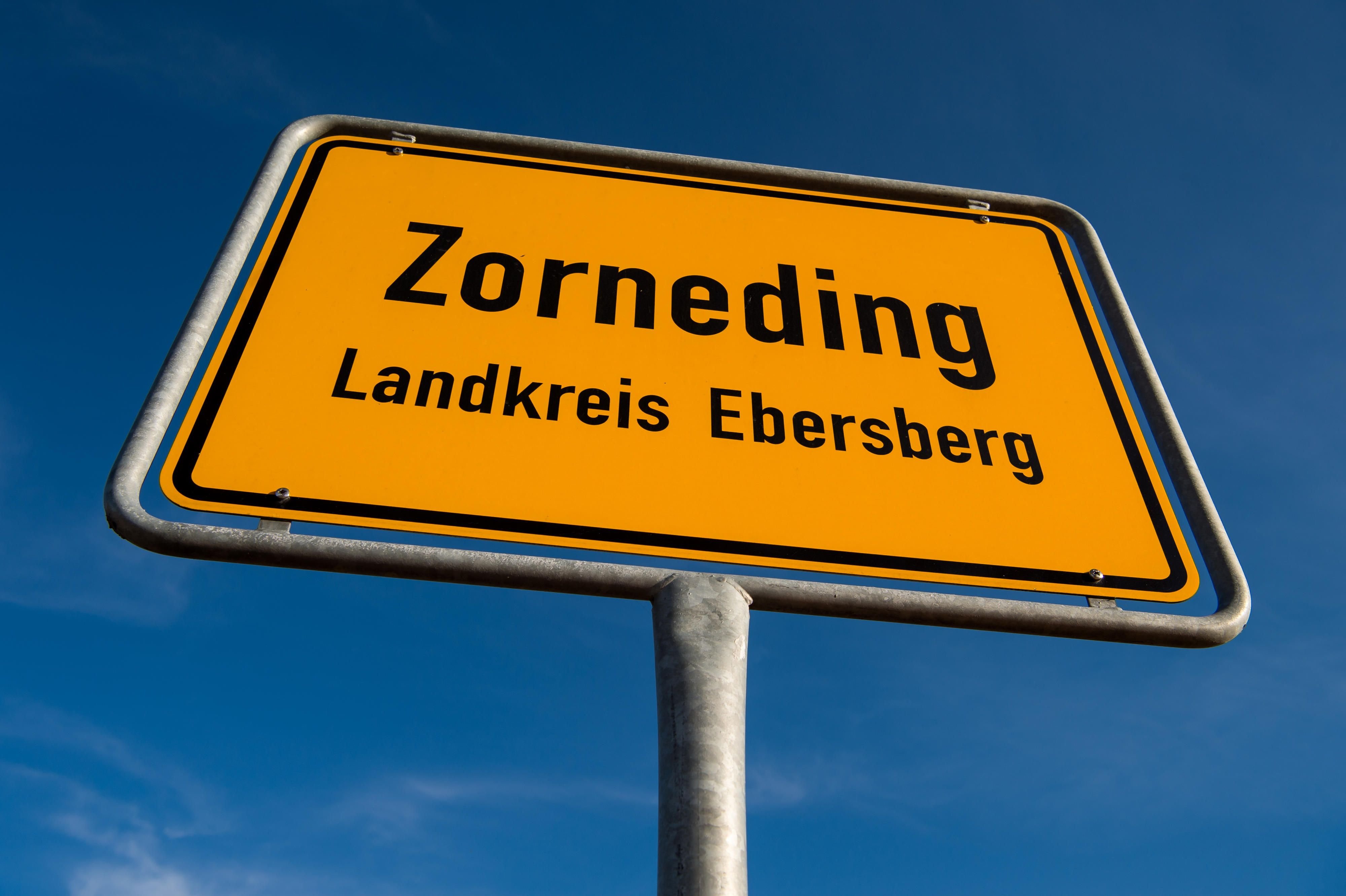 In Zorneding ist ein schwarzer Pfarrer nach Morddrohungen und rassistischen Äußerungen zurückgetreten.