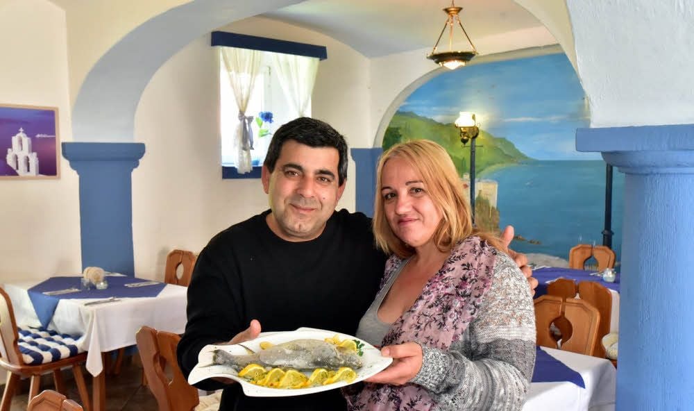Vaios Zervas und seine Frau Eudokia Poutoka bieten nicht nur griechische Küche, sondern auch viel Flair ihrer Heimat an.