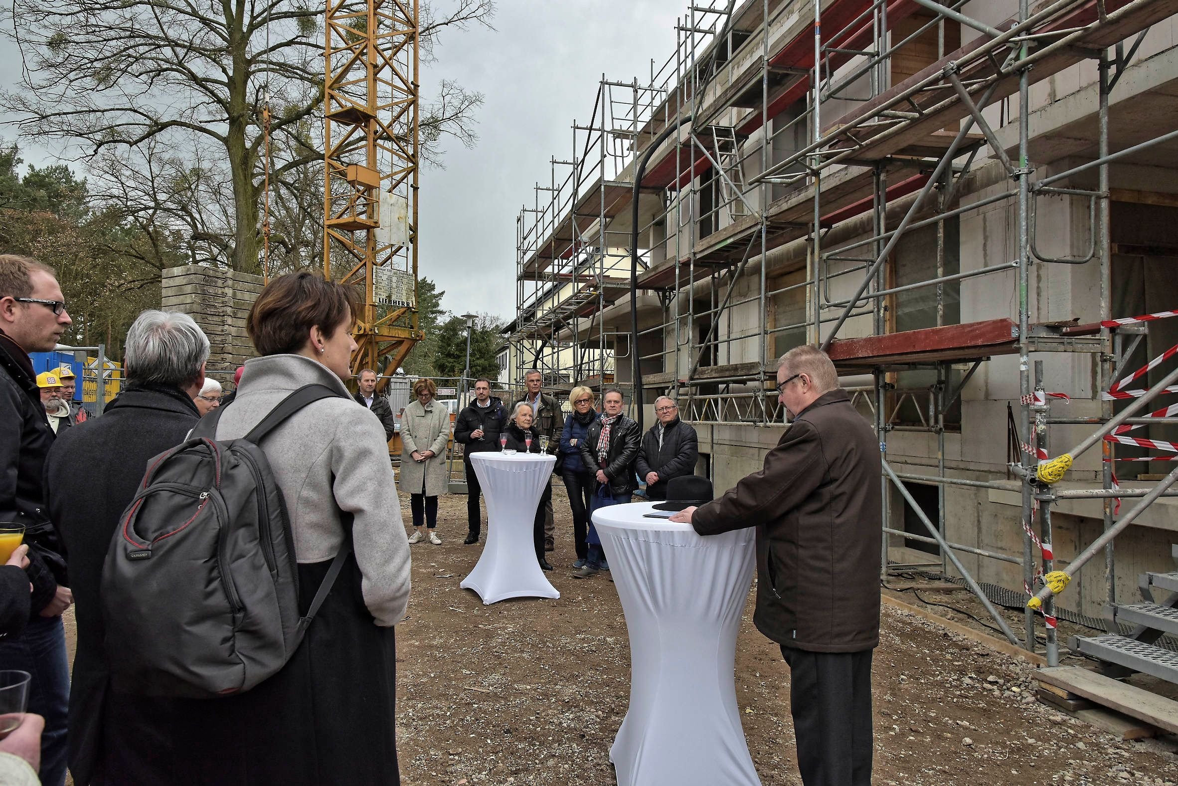 In der Ebertallee 74 entsteht ein neues Wohnhaus. Ein halbes Jahr vor Fertigstellung sind bereits alle Wohnungen vermietet.