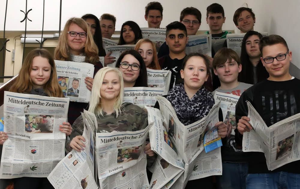 Täglich holen zwei Schüler der Klasse 8 b einen Stapel Mitteldeutsche Zeitungen aus dem Sekretariat. Jeder Schüler erhält sein eigenes Exemplar.