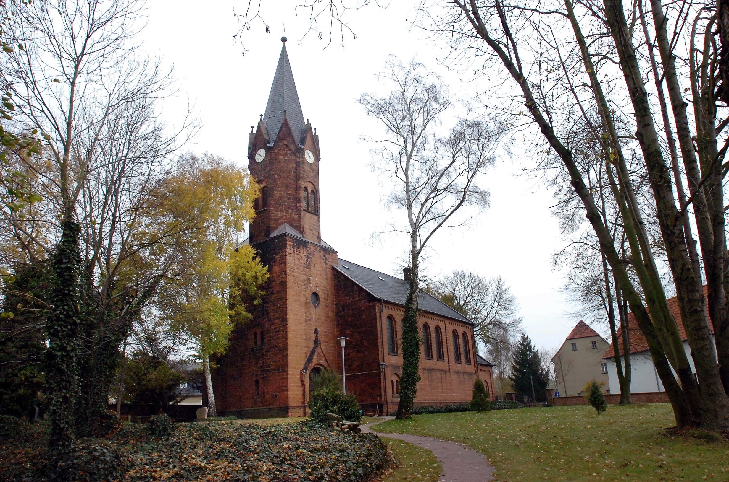 Blick auf die Autobahnkirche St.Pancratius in Rothenschirmbach-Carmen