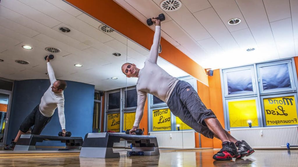 Frank Weise trainiert diszipliniert, um wieder zu Kräften zu kommen. Dass der Heilpraktiker in Halle auch ein Sportstudio führt, kommt ihm dabei entgegen.