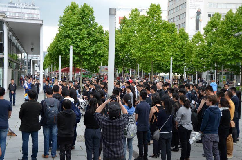 Gedenken an Yangjie Li auf der Prager Straße in Dresden.