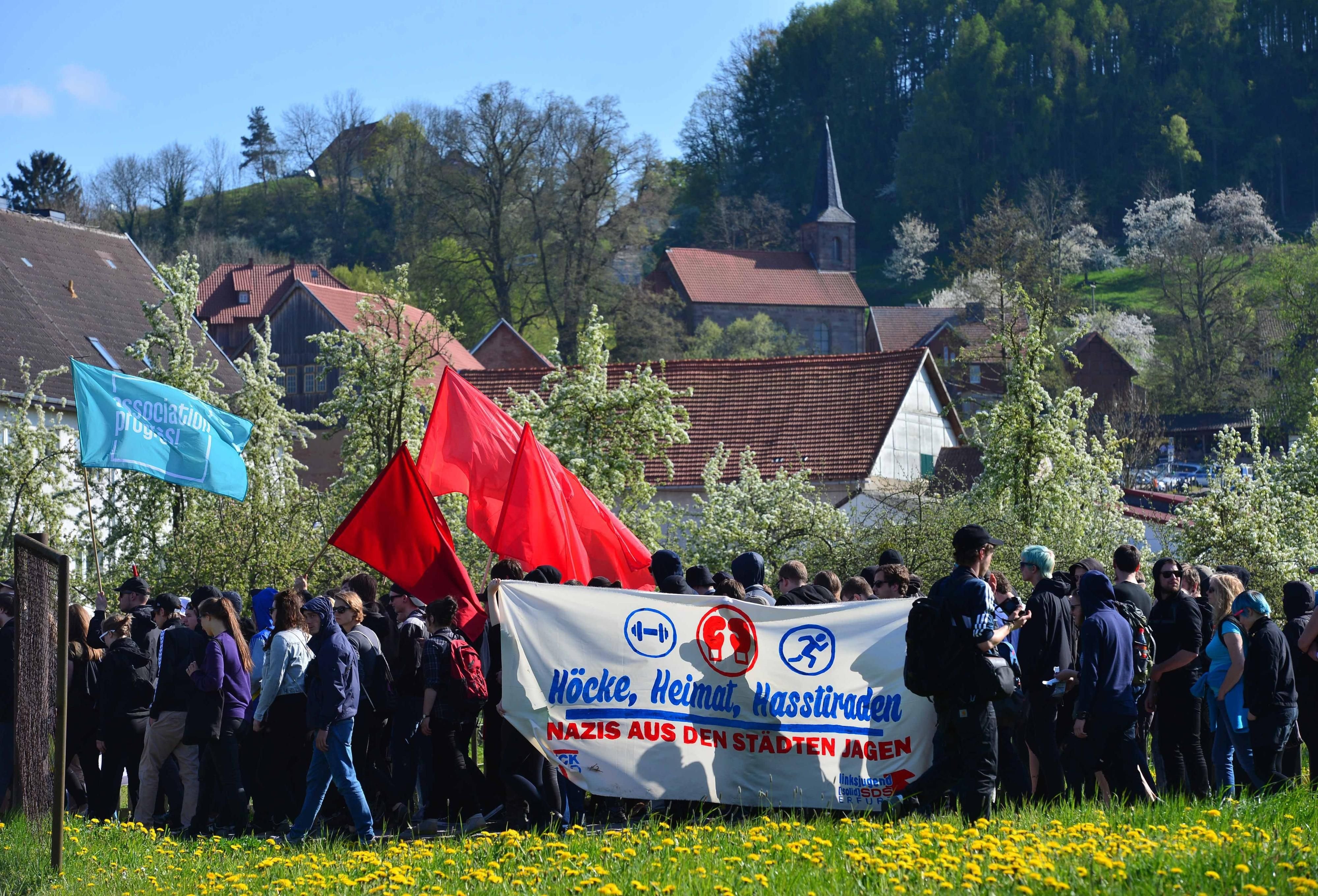 Antifa-Gruppierungen demonstrieren in Bornhagen.
