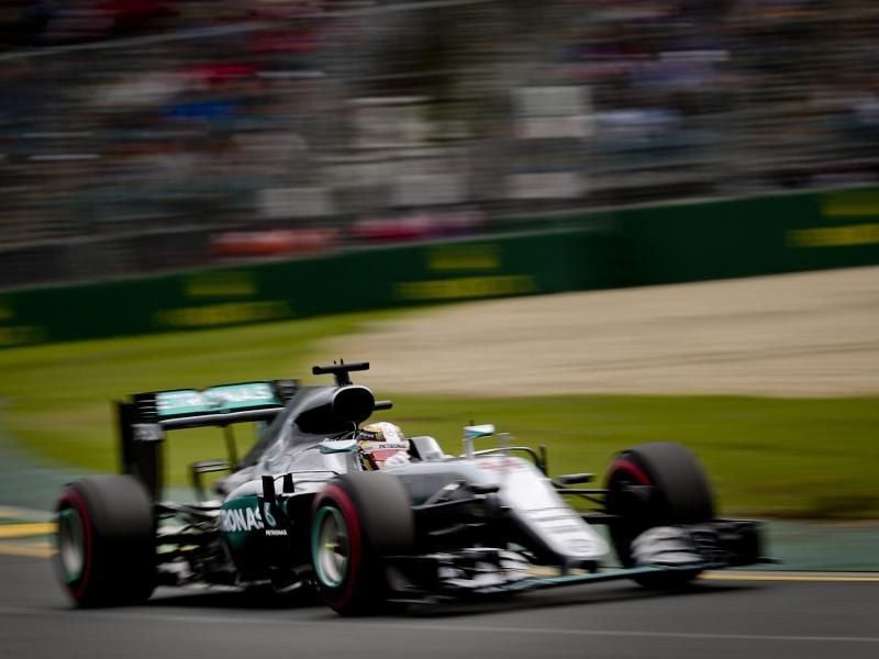Weltmeister Lewis Hamilton startet von der Pole Position. Foto: Diego Azubel
