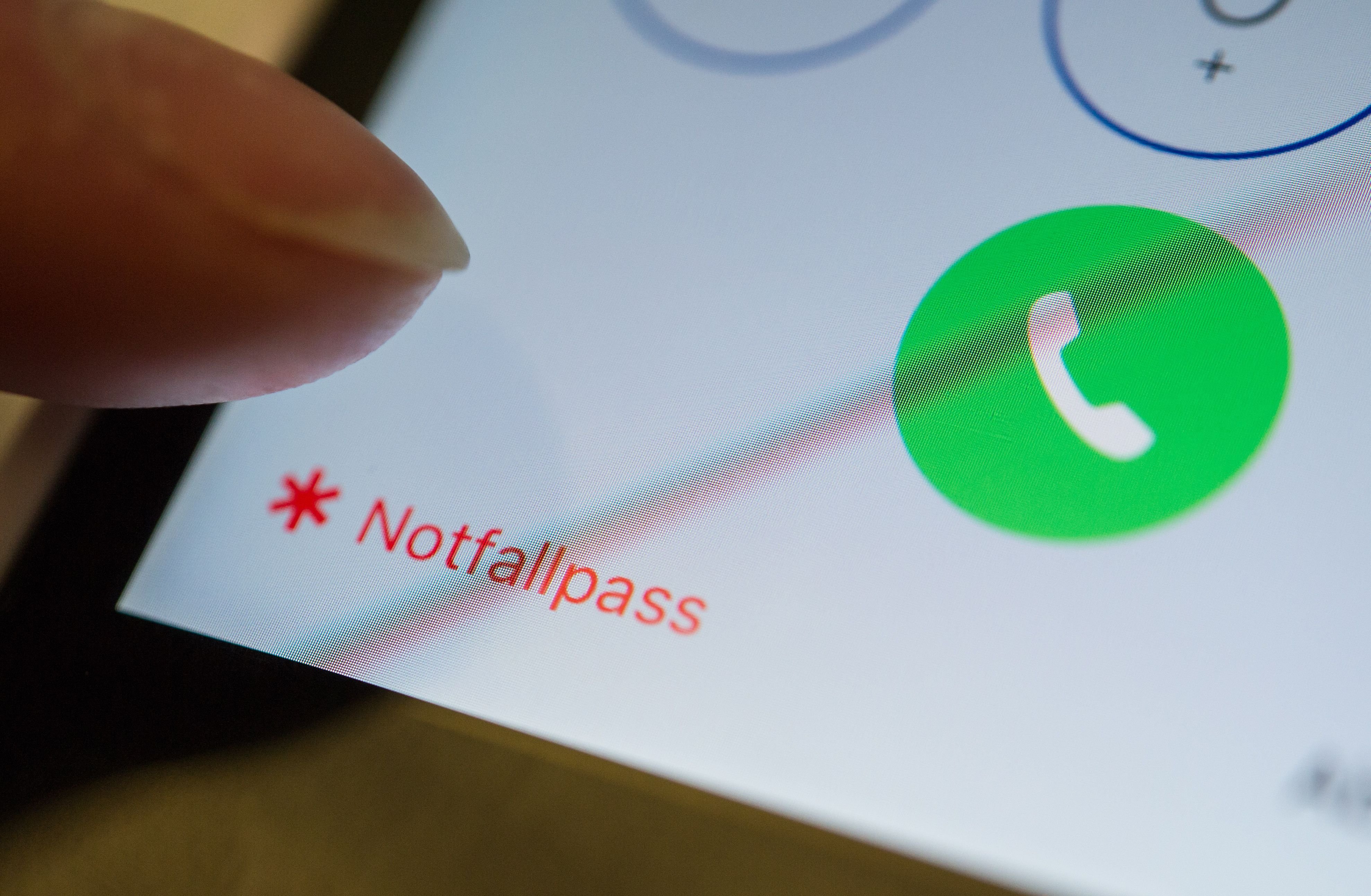Im Smartphone-Notfallpass können wichtige Gesundheitsdaten und Notfallkontakte abgespeichert werden. Retter finden sie auch ohne Entsperrcode für das Telefon.