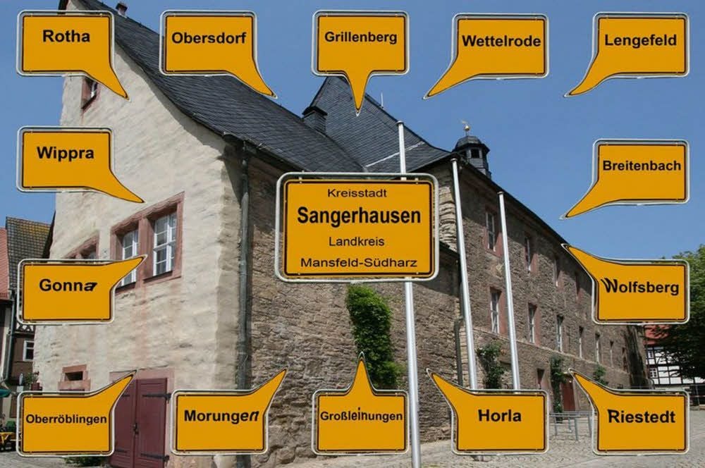 Das Ortsschilder der Einheitsgemeinde vor dem Rathaus von Sangerhausen. Derzeit knirscht es gewaltig in der Zusammenarbeit zwischen der Stadtverwaltung und den einzelnen Ortsteilen.