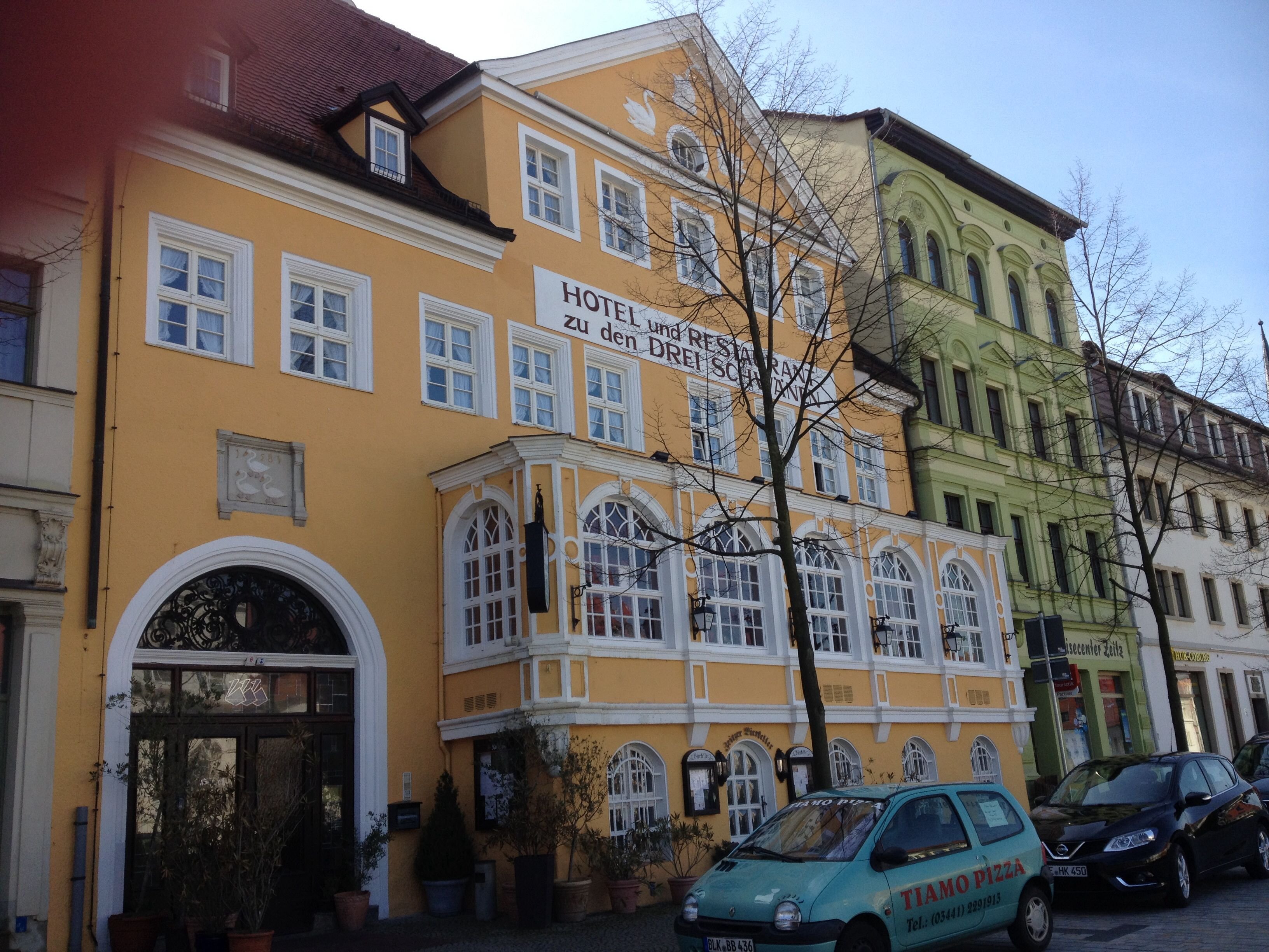 Das Hotel Drei Schwäne am Zeitzer Altmarkt.
