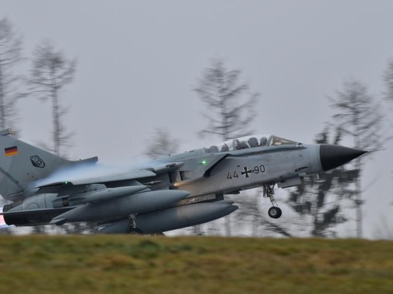 Ein Bundeswehr-Aufklärungsflugzeug vom Typ «Tornado». Foto: Harald Tittel/Archiv