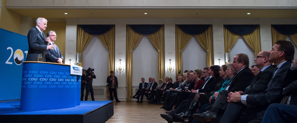 Horst Seehofer (l, CSU), Ministerpräsident von Bayern, und Reiner Haseloff (CDU), Ministerpräsident von Sachsen-Anhalt, treten bei einer Wahlkampfveranstaltung der CDU in Halle gemeinsam auf.