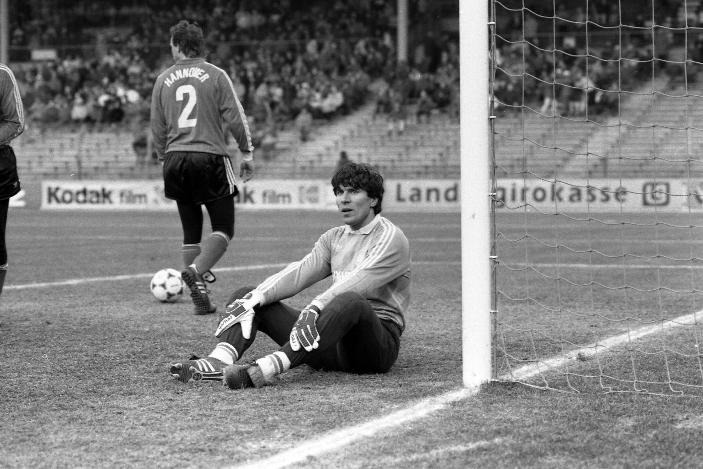 Jürgen Rynio 1986 als Torwart von Hannover 96 während einer 0:7-Niederlage gegen den VfB Stuttgart