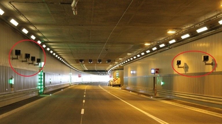 Viele der 30 Blitzanlagen im Luise-Kiesselbach-Tunnel sind nur wenige Meter voneinander entfernt.