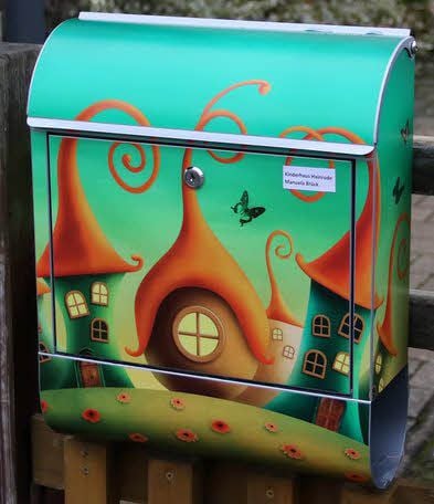 Bunt und fröhlich wie dieser Briefkasten soll es auch im Haus zugehen.