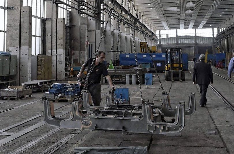 Eine Arbeitshalle in der Fahrzeugtechnik Dessau.