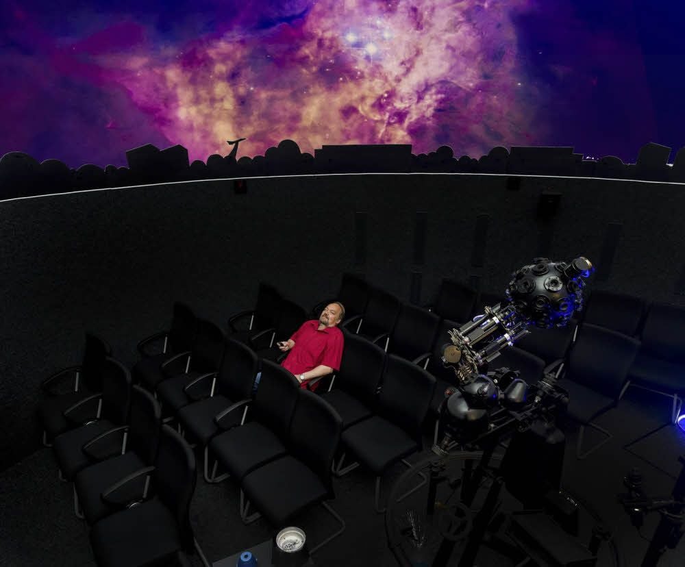 Seit einigen Tagen stehen im Planetarium in Merseburg neue Stühle, die deutlich bequemer sind.