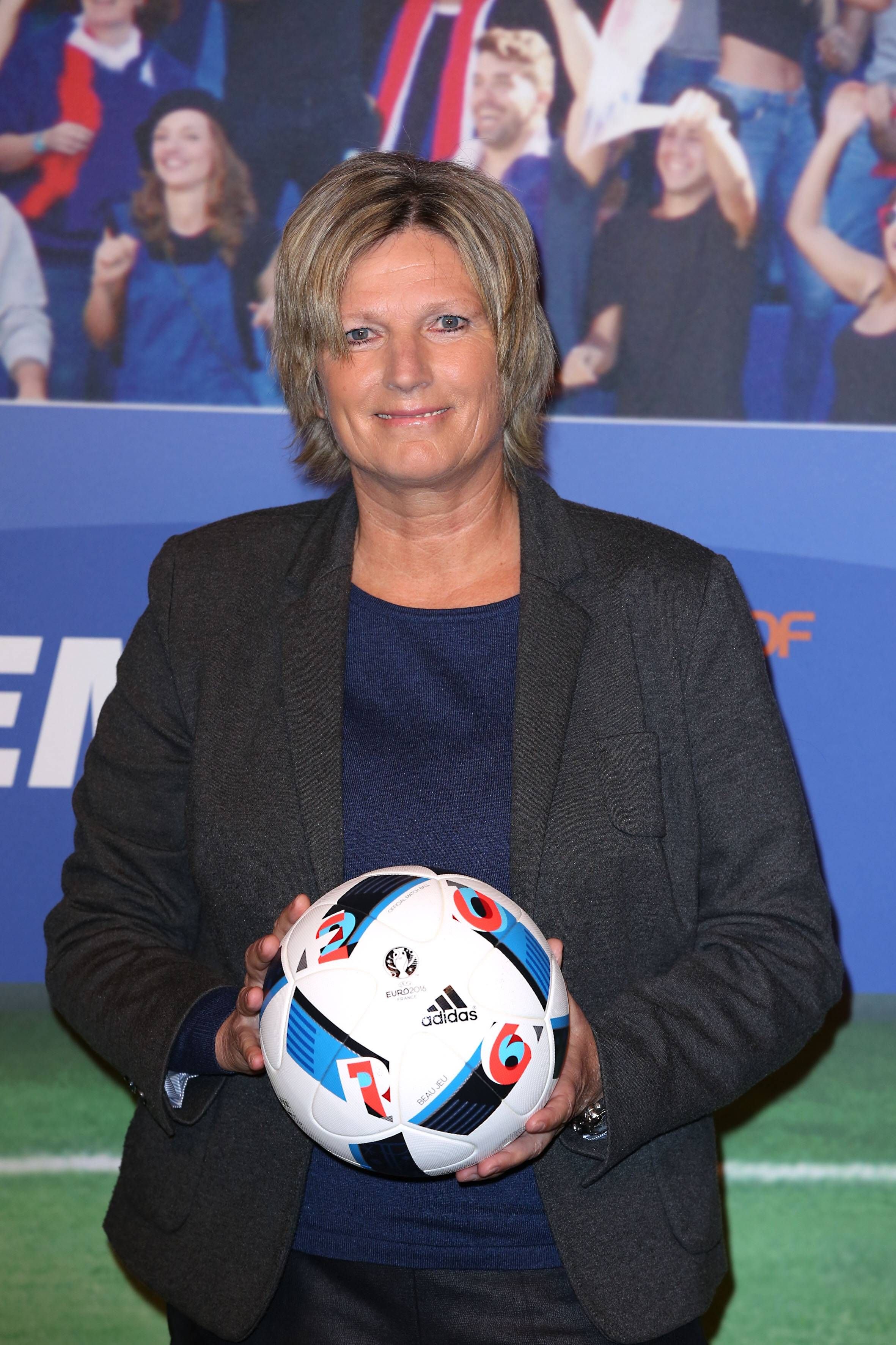 Claudia Neumann bei dem ZDF Fototermin zur Fussball-Europameisterschaft 2016 in Frankreich.