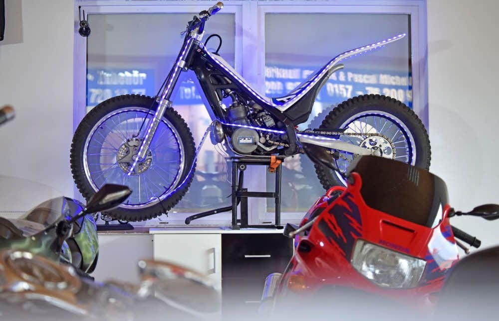 Die 250er Trial-Maschine von Sherco ist ein Hingucker im Geschäft.