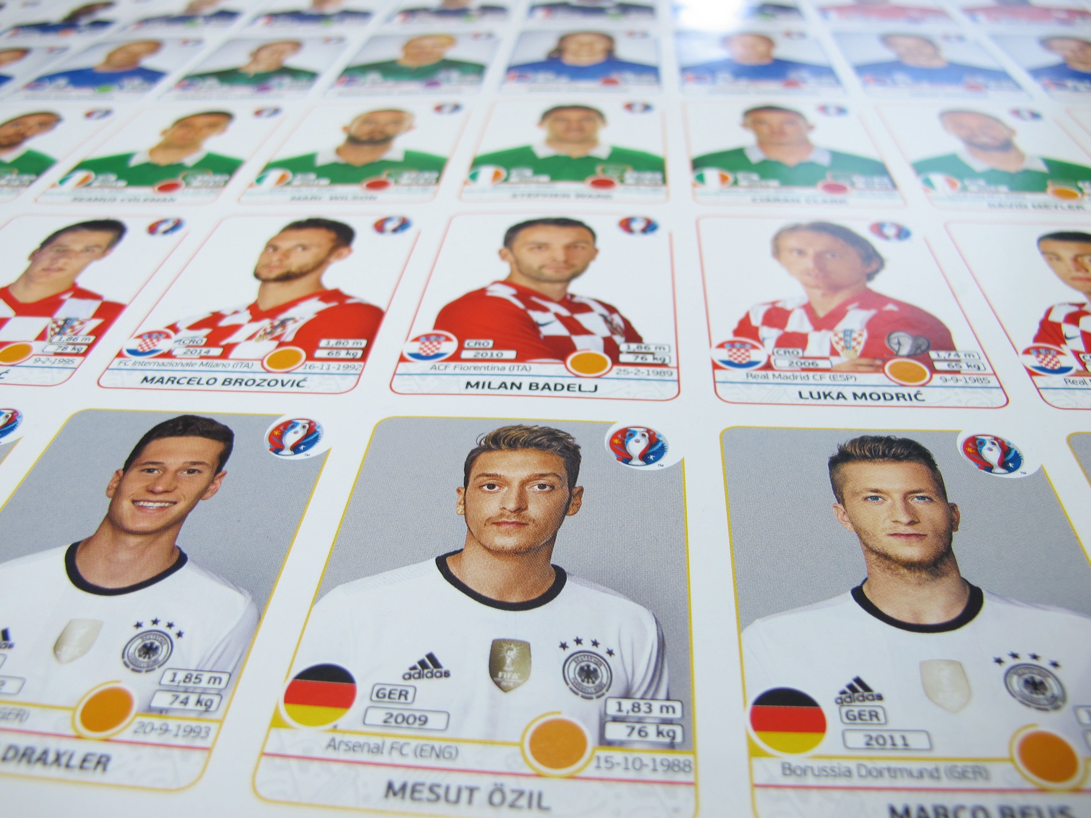 20 deutsche Spieler werden auf den Kult-Klebebildchen zum Turnier abgebildet sein. Doch der Sammelspaß ist nicht billig.