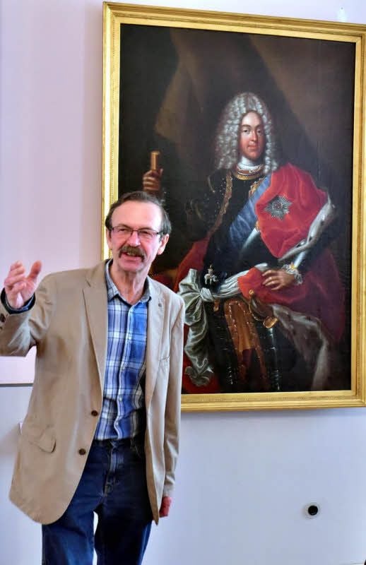 Martin Schmager vor dem zurückgekehrten Johann Georg.