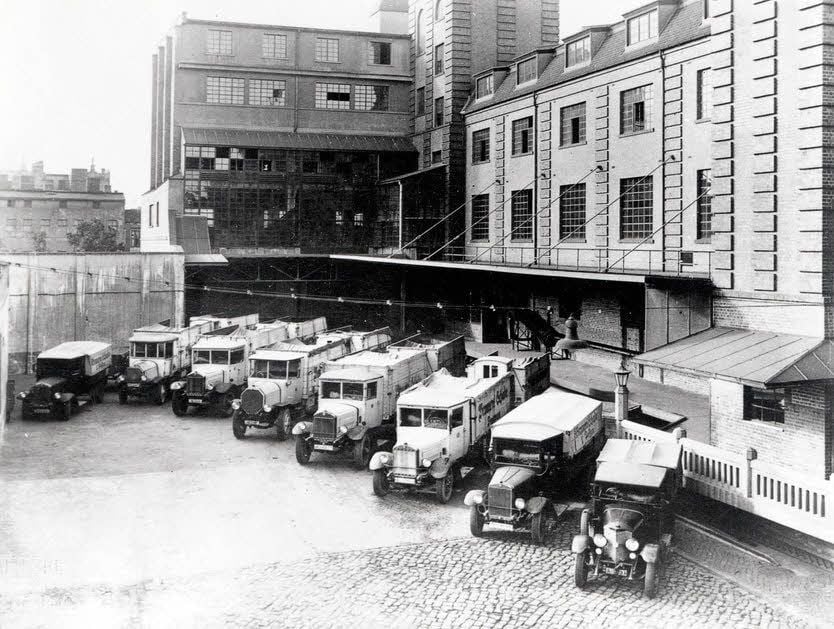 Der Fuhrpark der Schade-Brauerei in den 1930er Jahren.