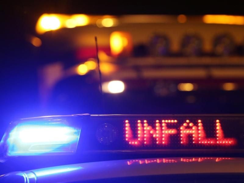 Auf der Flucht vor der Polizei sind drei Menschen bei einem Autounfall ums Leben gekommen. Foto: Malte Christians/Symbol/Archiv