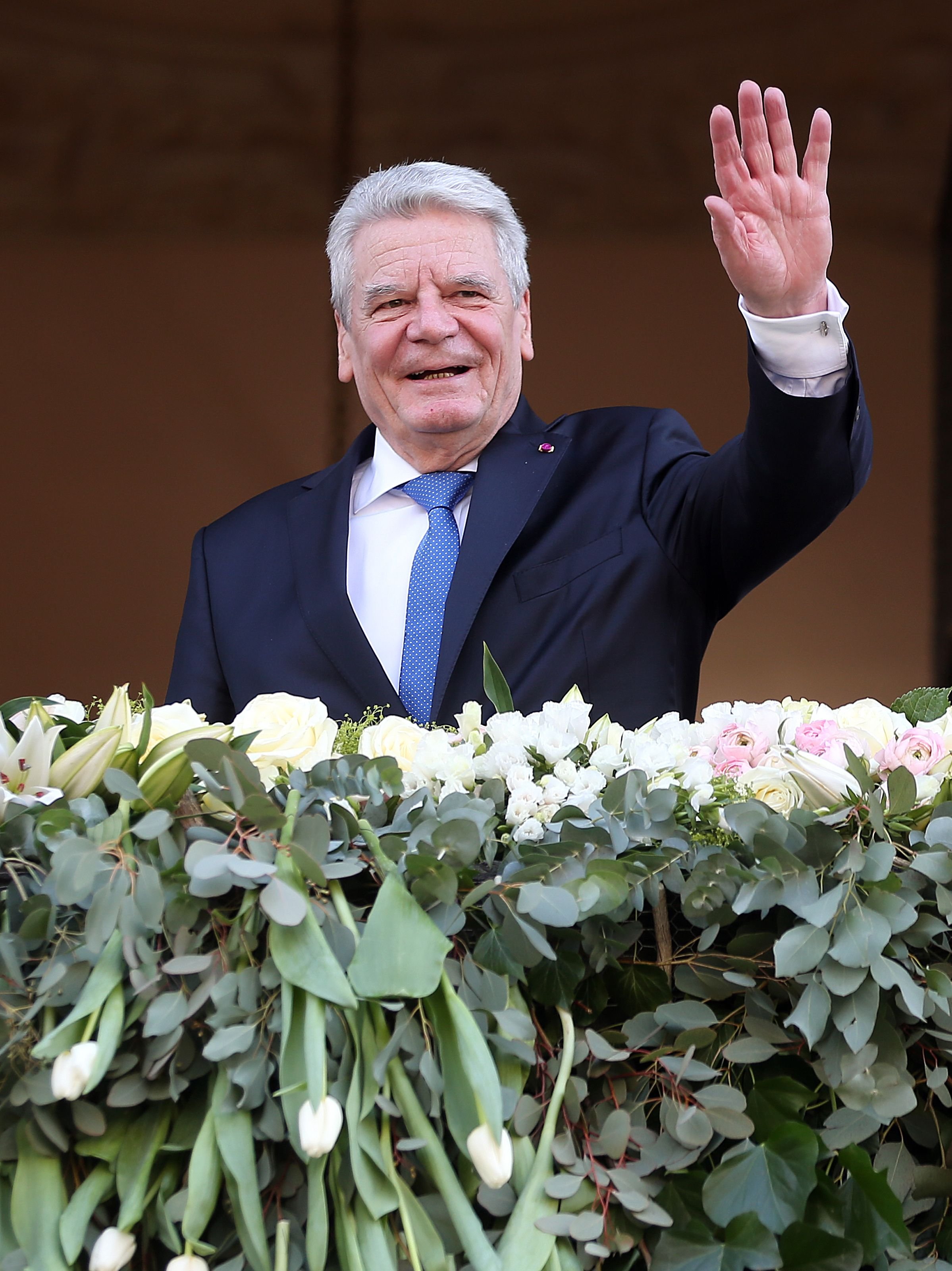 Joachim Gauck auf dem Balkon des Rathauses in Lüttich.
