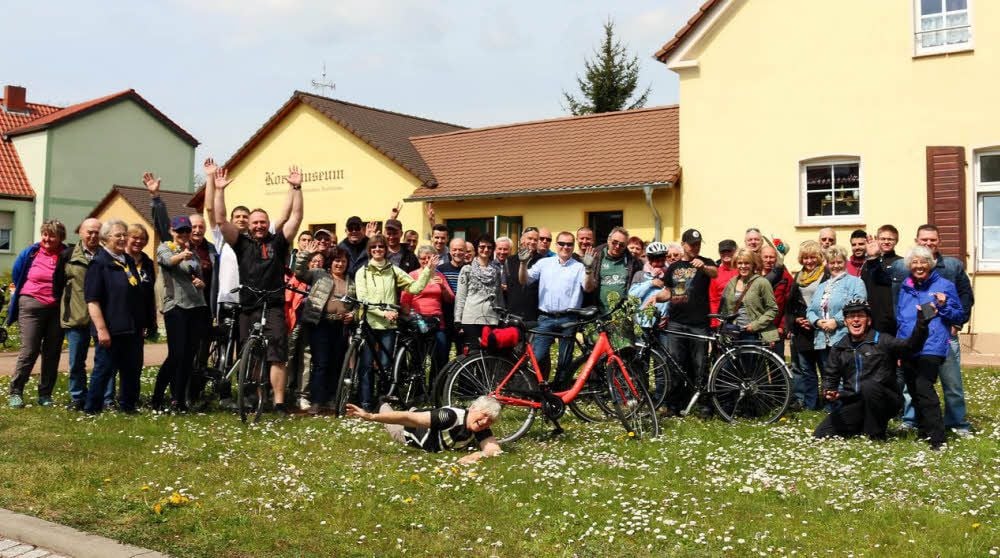 Im Kornmuseum in Nutha lassen sich die Radfahrer aus Aken von den Landfrauen über die landwirtschaftliche Produktion in der Vergangenheit und heute informieren.