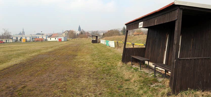 Der Sportplatz ist in desolatem Zustand.