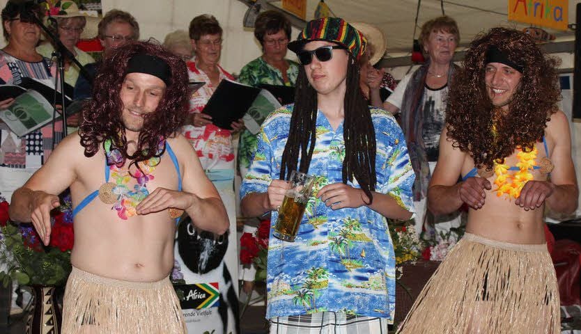 Die Hula-Mädchen waren nicht nur für David eine Augenweide.