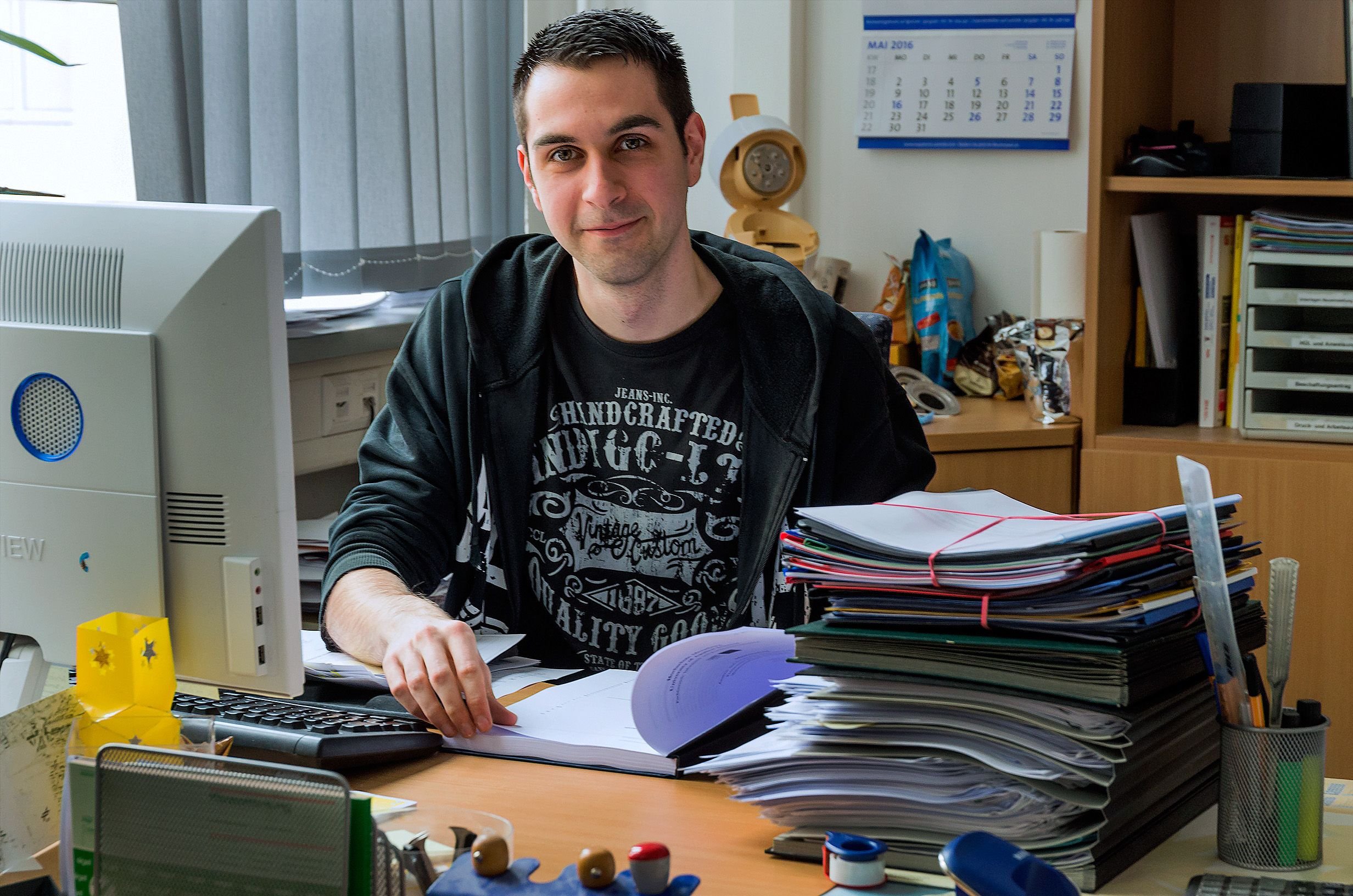 Benjamin Paul arbeitet als Dekanatsassistent.