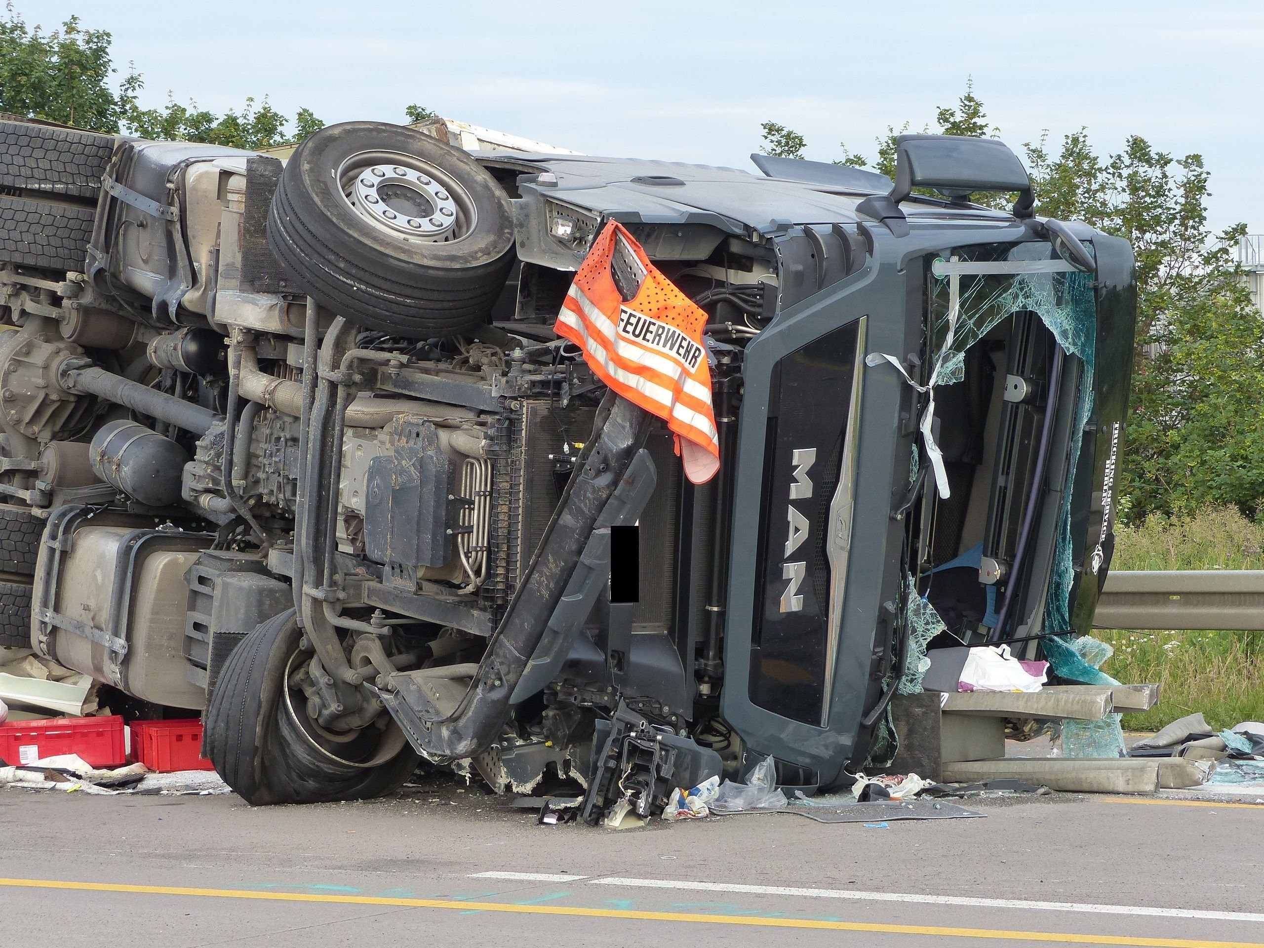 Der verunglückte Lkw auf der A9 bei Bitterfeld.