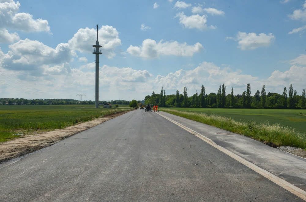 Statt Buckelpiste nun glatter Asphalt im Güterseeweg