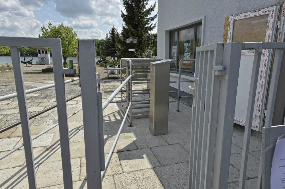 Das Waldbad Am Schenkenbusch im Dessauer Süden ist neuerdings mit Tickets über Drehkreuz zugänglich.