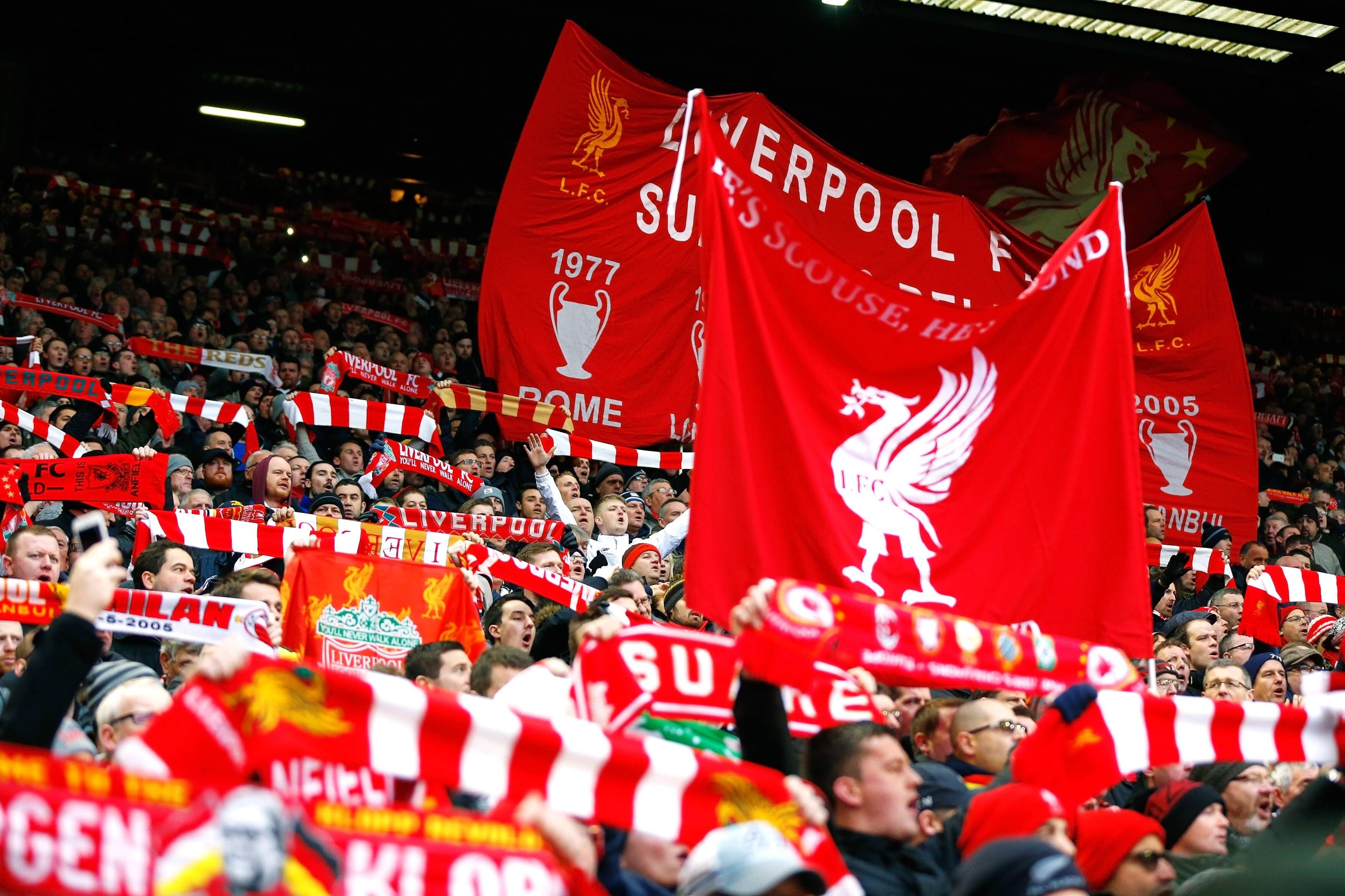 Die Fans des FC Liverpool auf dem "Kop" - der ehemals größten Stehtribüne der Welt