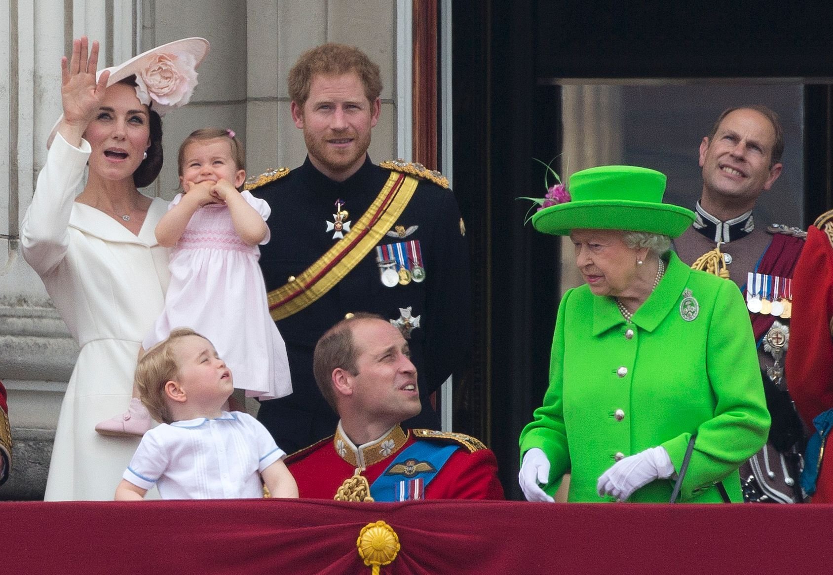Die Königsfamilie auf dem Balkon des Buckingham-Palasts.