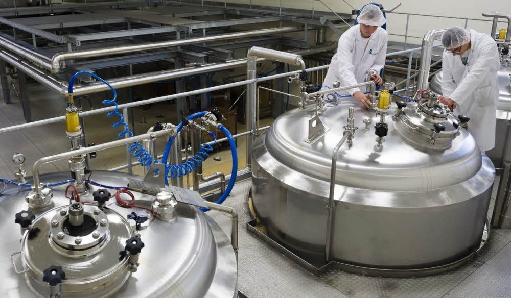 Blick in die HES-Syntheseanlage des Bernburger Serumwerkes. Seit Oktober ruht die Produktion von HES-Infusionslösungen, wird nur noch HES in Pulverform für den Export hergestellt.