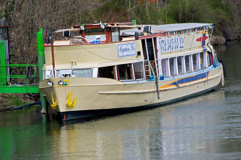 Mit dem Motorschiff wollten die Kinder und ihre Eltern eigentlich einen Ausflug der Saale machen.
