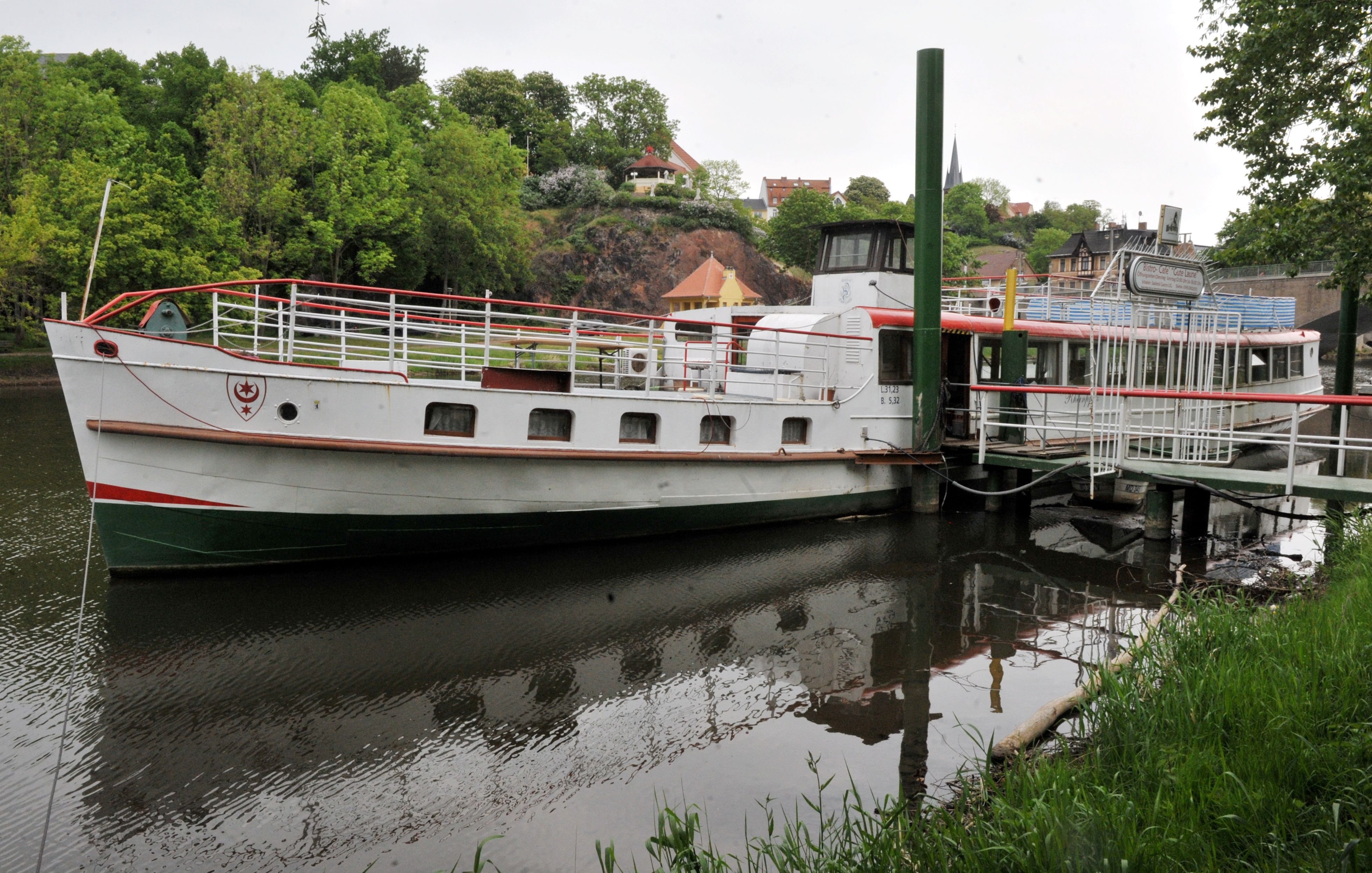Die Reederei Riedel in Halle hat das Gastronomie-Schiff „Rheinpfalz“ und die „Peißnitz“ verkauft.