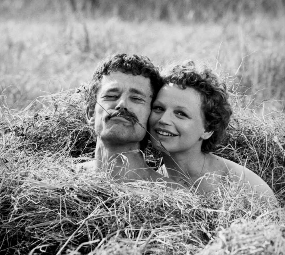 Sommer 1977: Ursula Werner und Peter Reusse im Heu.