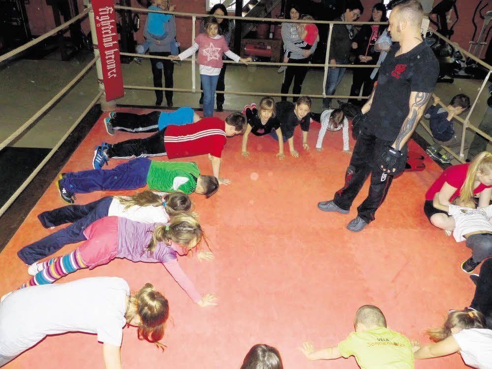 Für die Kinder standen Liegestütze auf dem Programm.