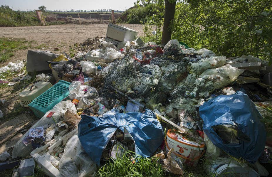 Zwischen Quedlinburg und der L 239 kam es erst vor kurzem zu einer riesigen illegalen Müllentsorgung.