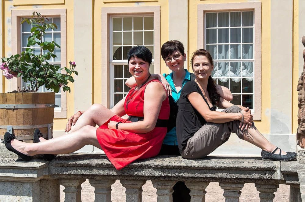 Christine Schiche (l.) und Madlen Ciana (r.) haben sich zu Palliativ-Schwestern ausbilden lassen. Carolin Hosticky hatte eine ganz persönliche Motivation.